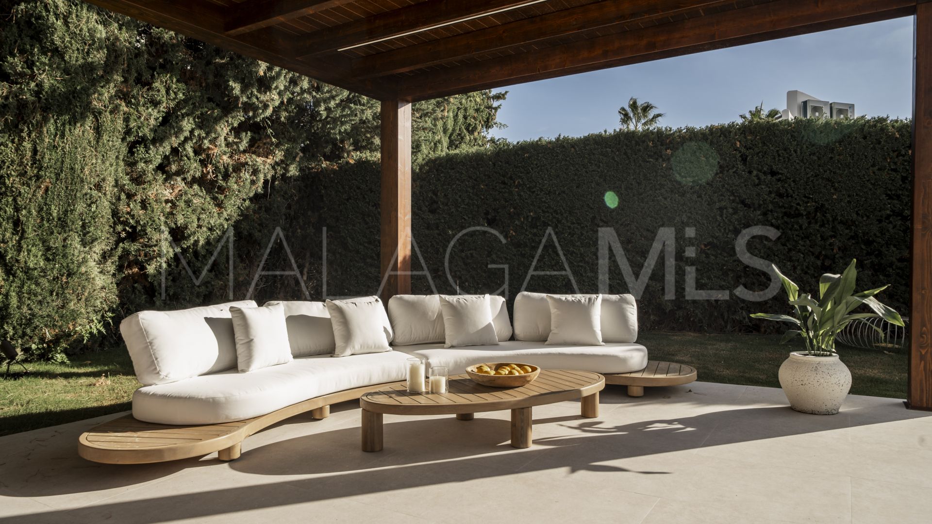 Villa for sale in Nueva Andalucia