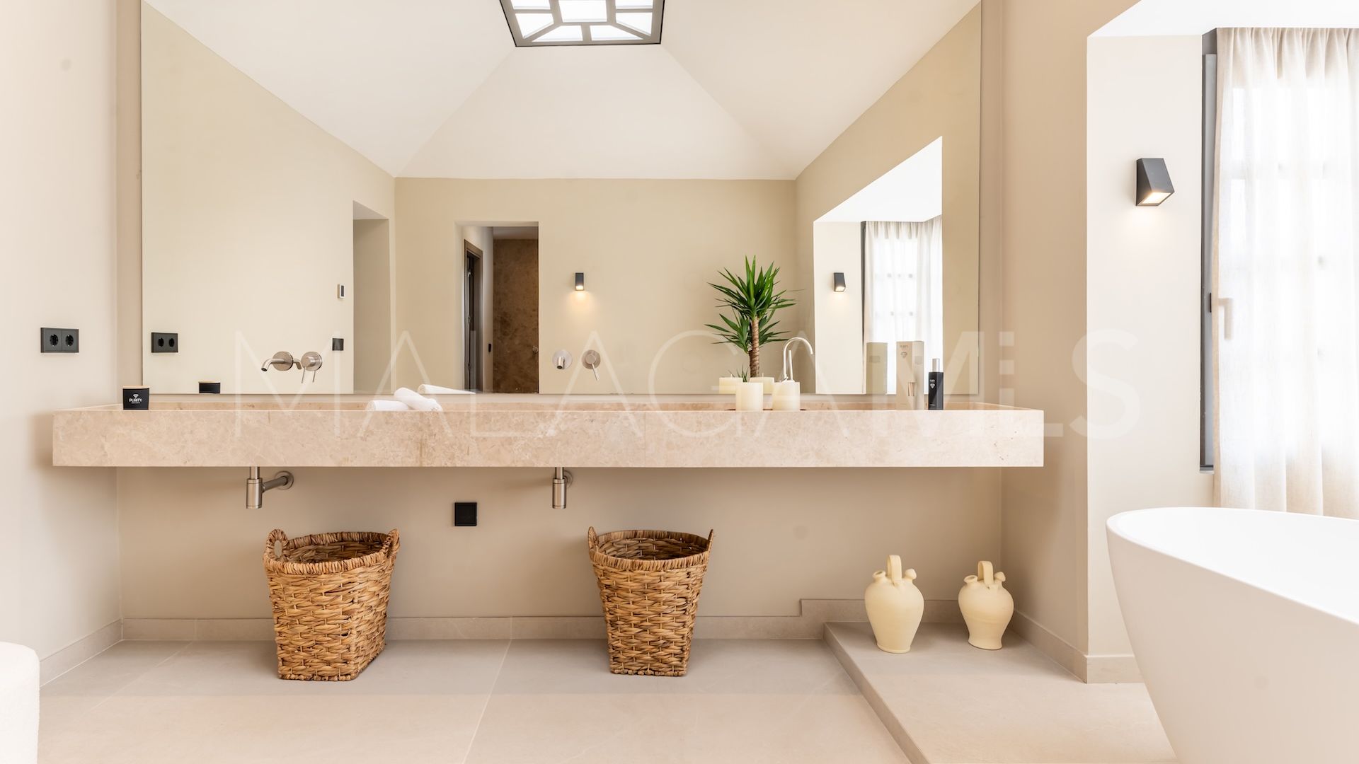 Villa for sale in Atalaya Golf