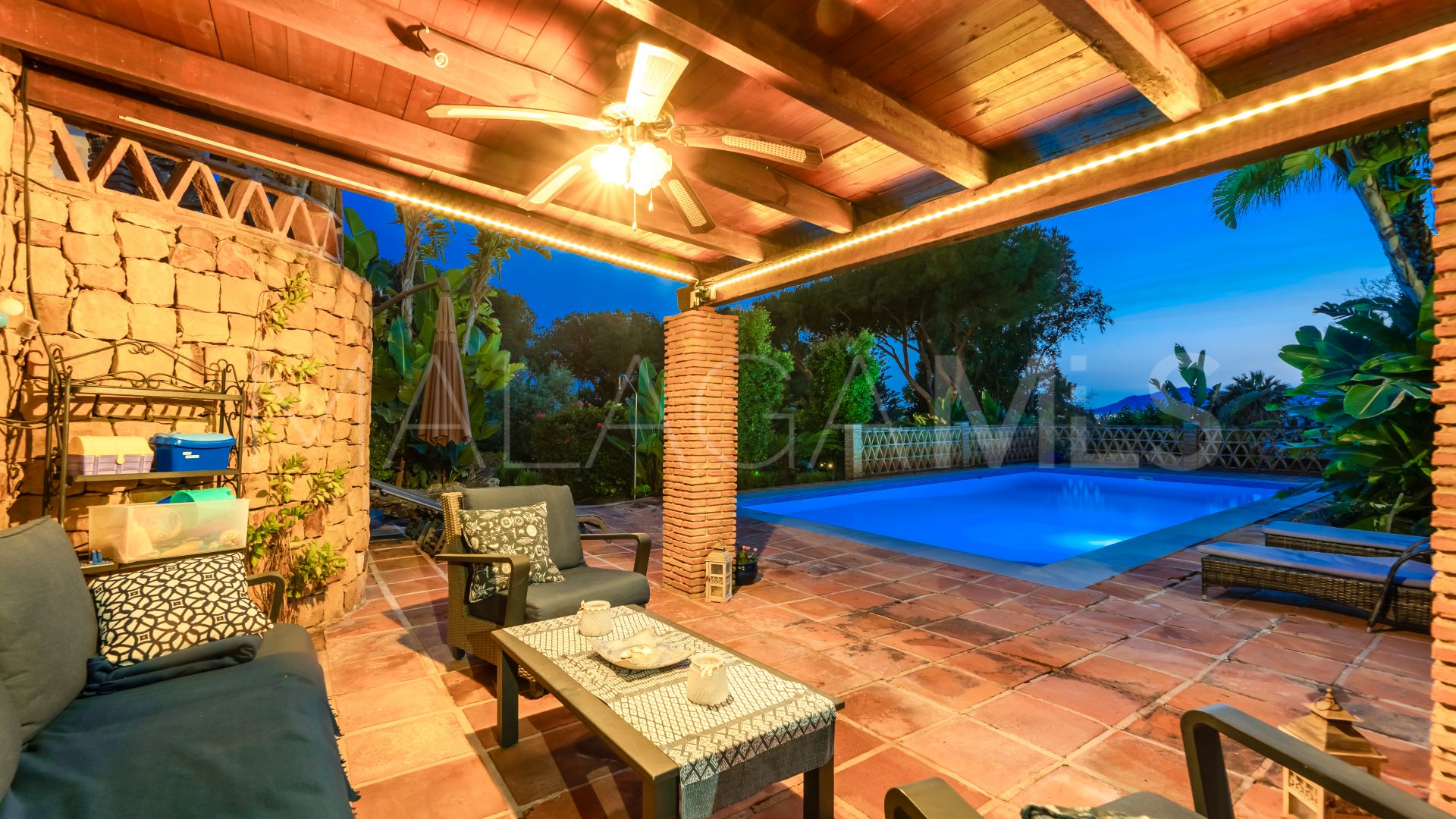 7 bedrooms villa for sale in Elviria