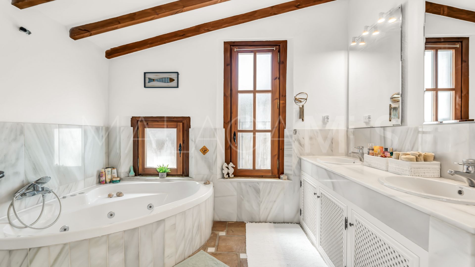 7 bedrooms villa for sale in Elviria