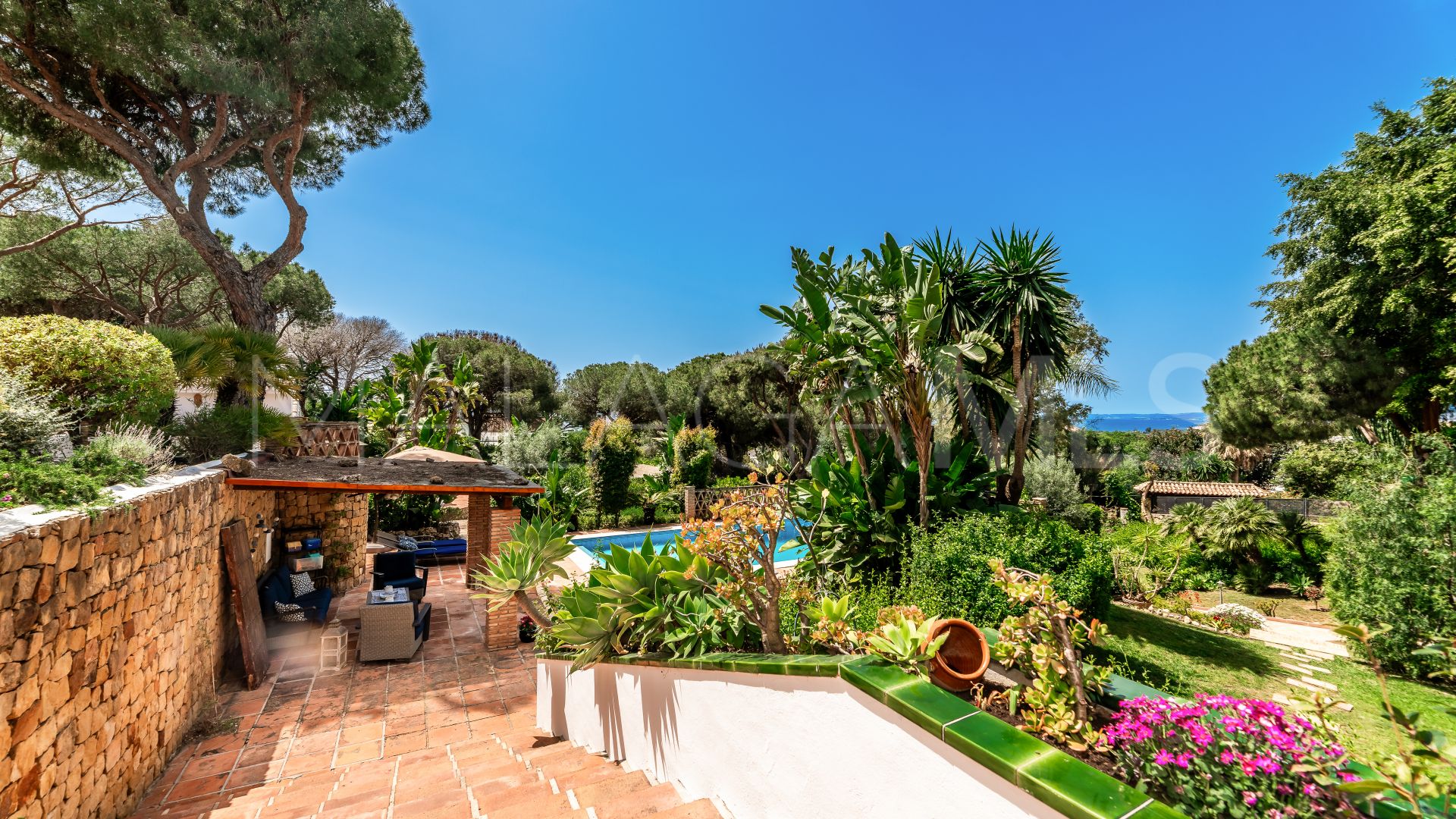 7 bedrooms villa for sale in Elviria