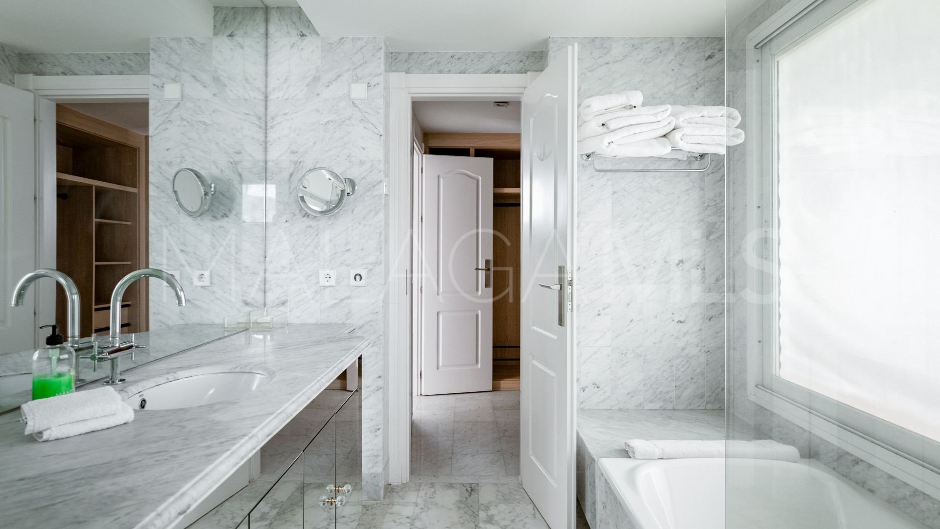 For sale duplex penthouse in Marina Puente Romano