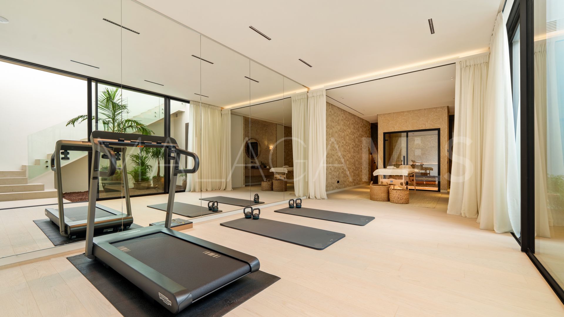 Marbella Golden Mile 5 bedrooms villa for sale