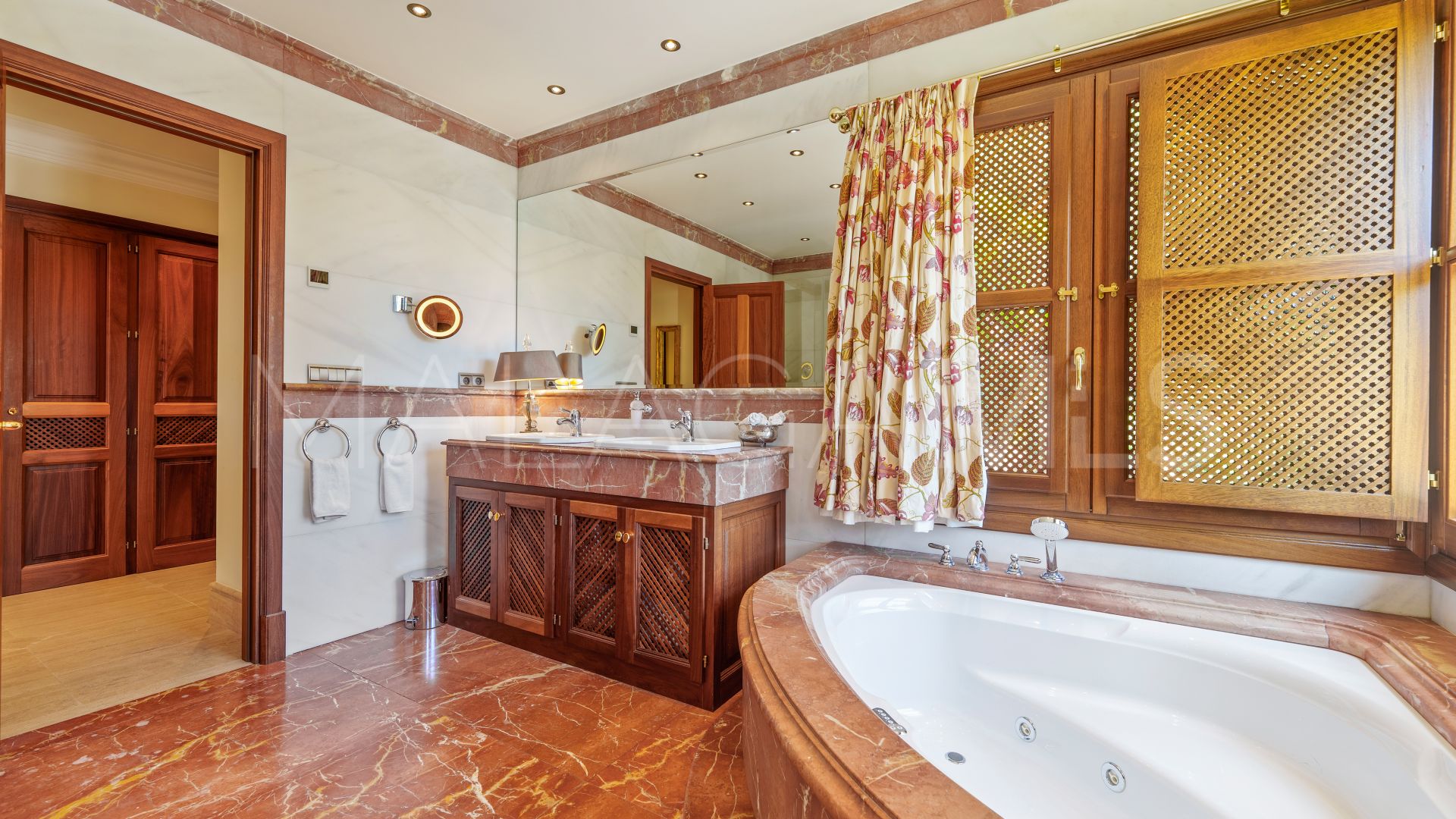 Se vende villa de 6 bedrooms in Las Lomas del Marbella Club