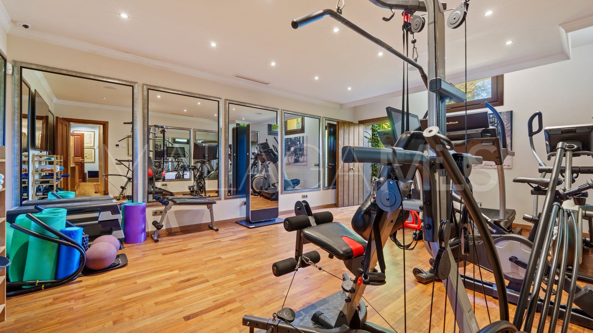 Se vende villa de 6 bedrooms in Las Lomas del Marbella Club