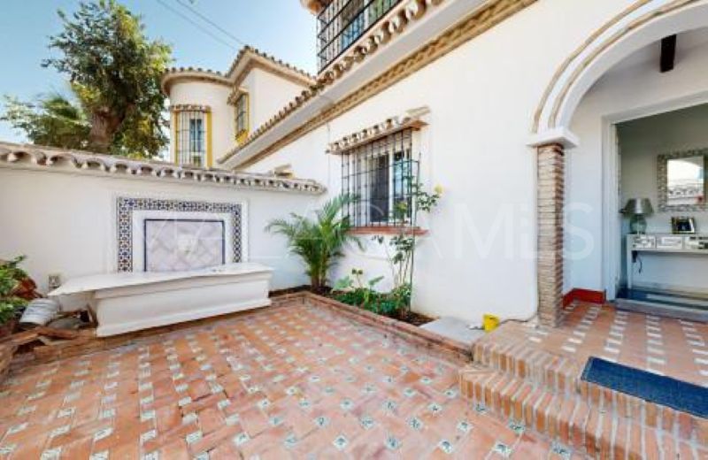 Buy semi detached house in Rio Verde Playa
