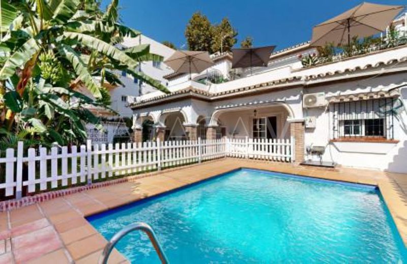Buy semi detached house in Rio Verde Playa