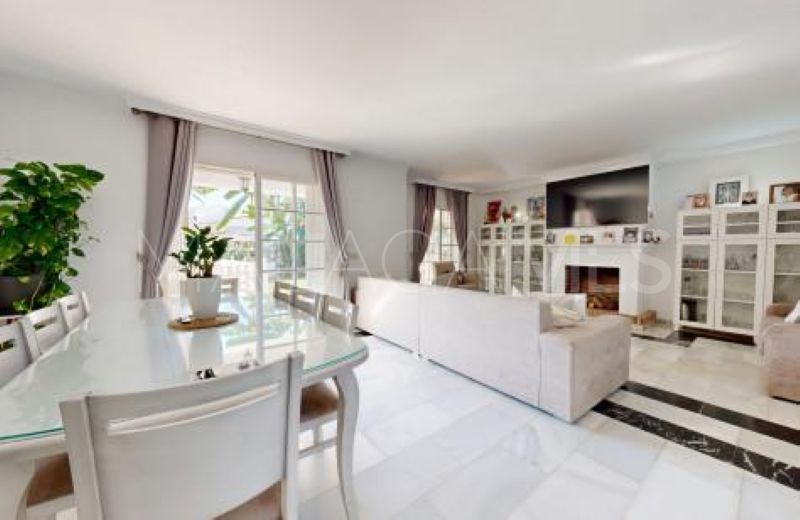 Buy semi detached house in Rio Verde Playa