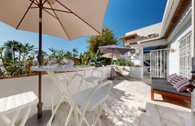 Buy semi detached house in Rio Verde Playa