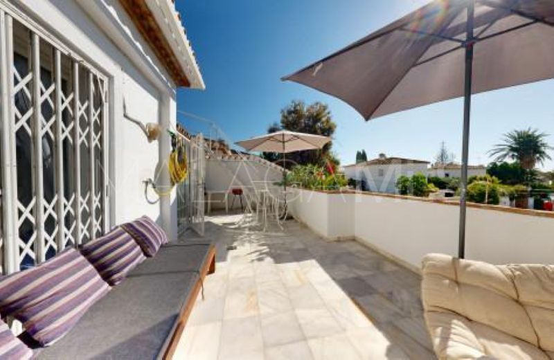 Buy semi detached house in Rio Verde Playa