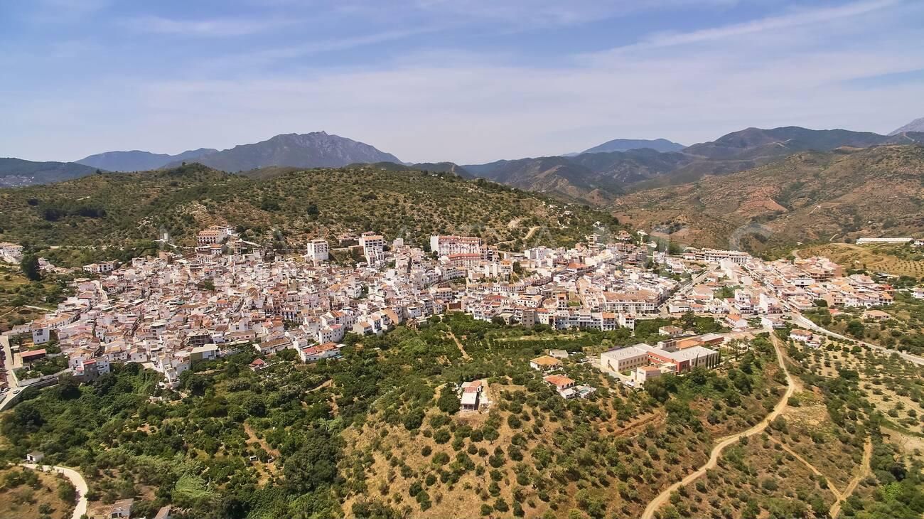 For sale Guaro 3 bedrooms ground floor apartment