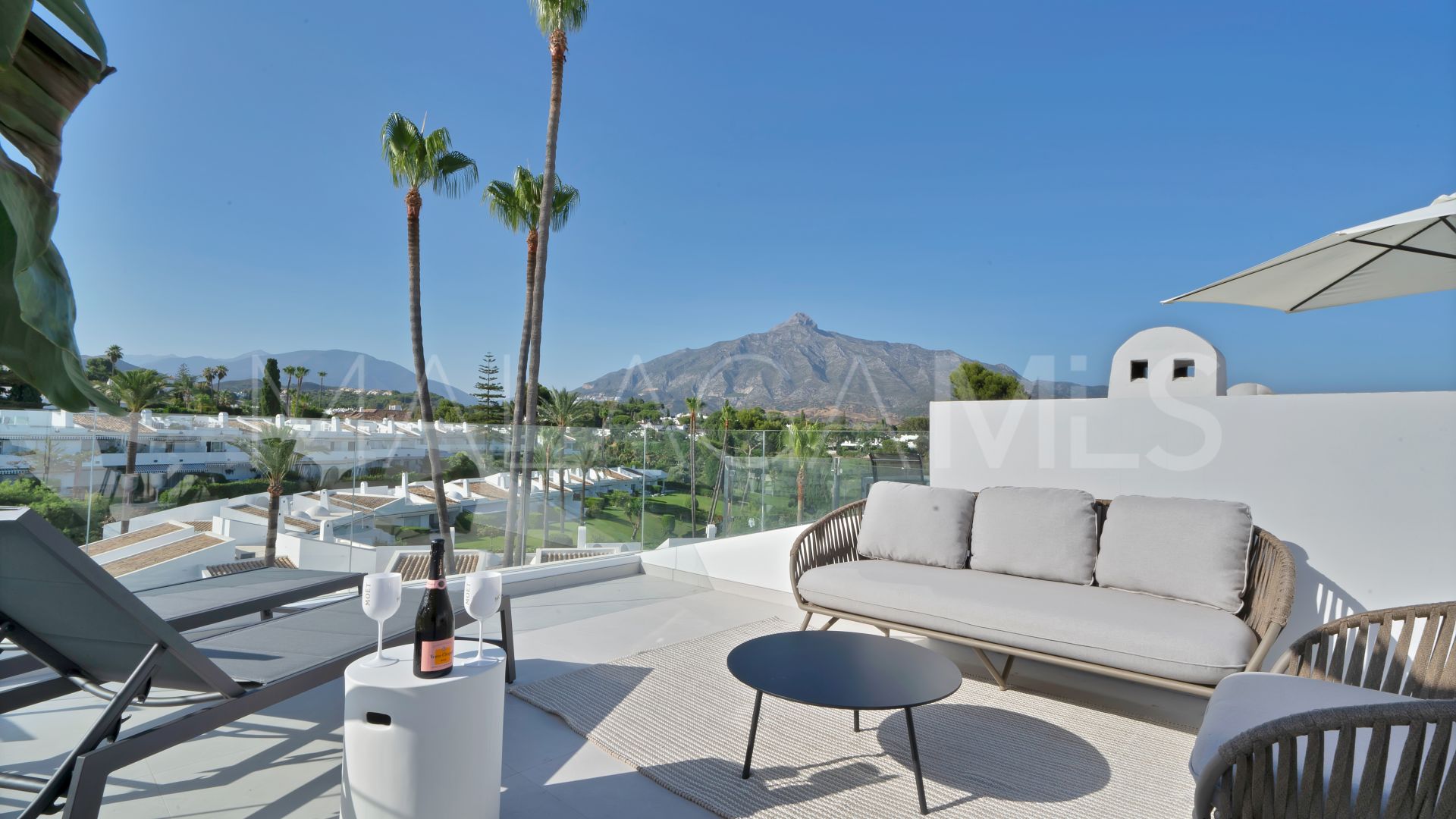 Duplex penthouse for sale in Los Dragos