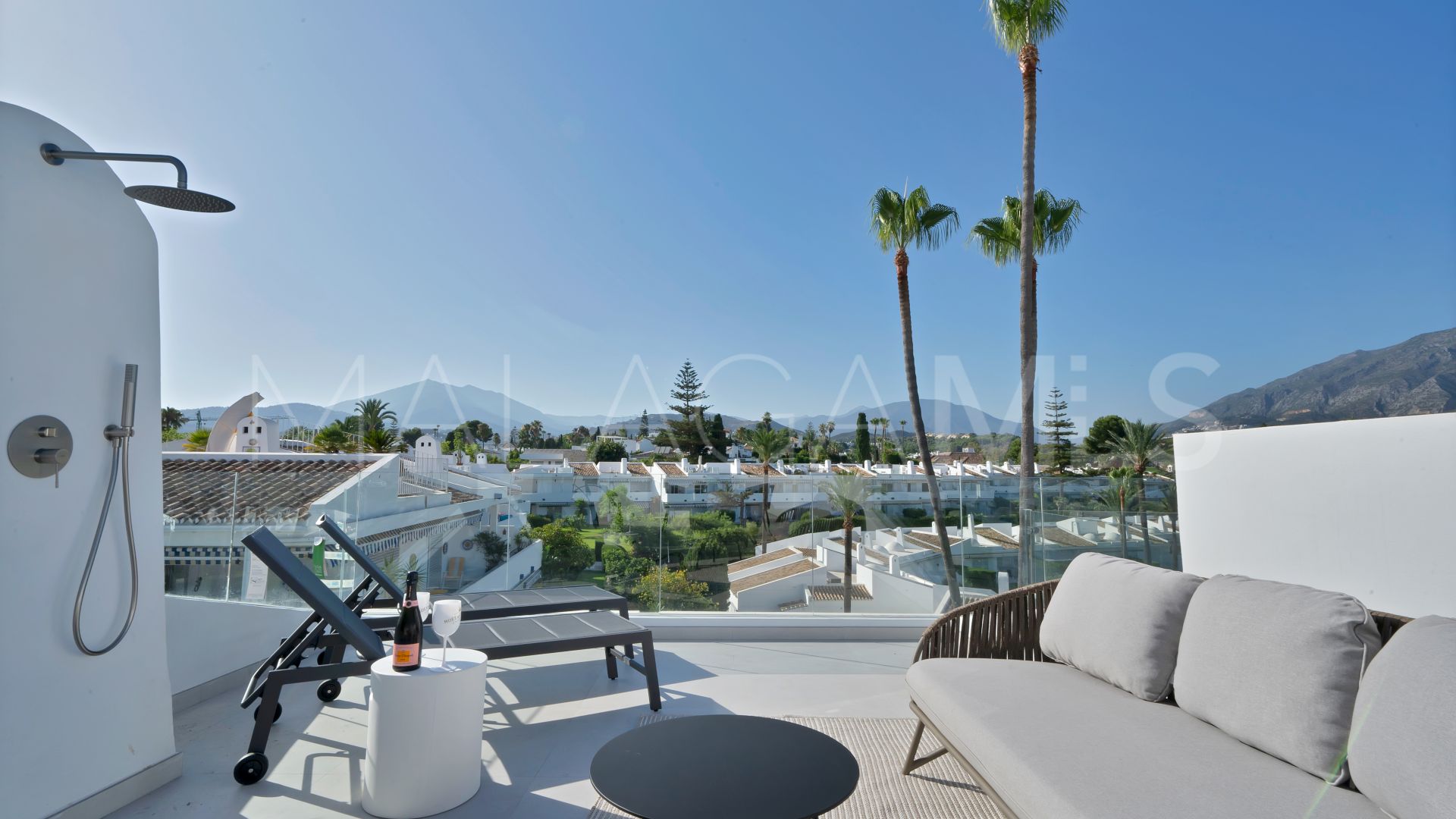 Duplex penthouse for sale in Los Dragos