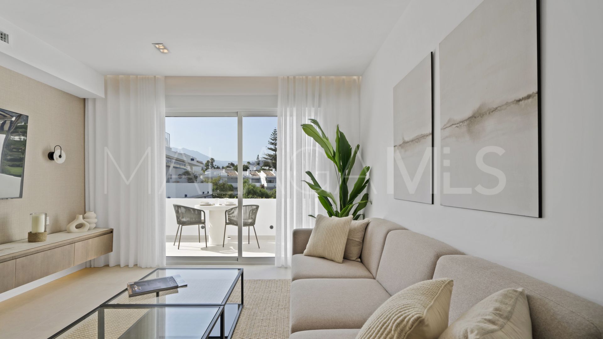 Duplex penthouse for sale in Los Dragos