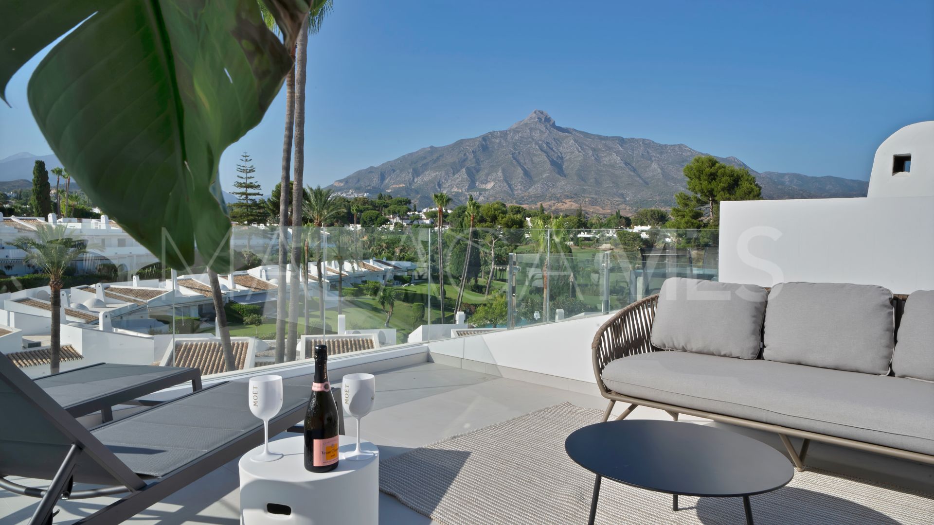 Duplex penthouse for sale in Los Dragos
