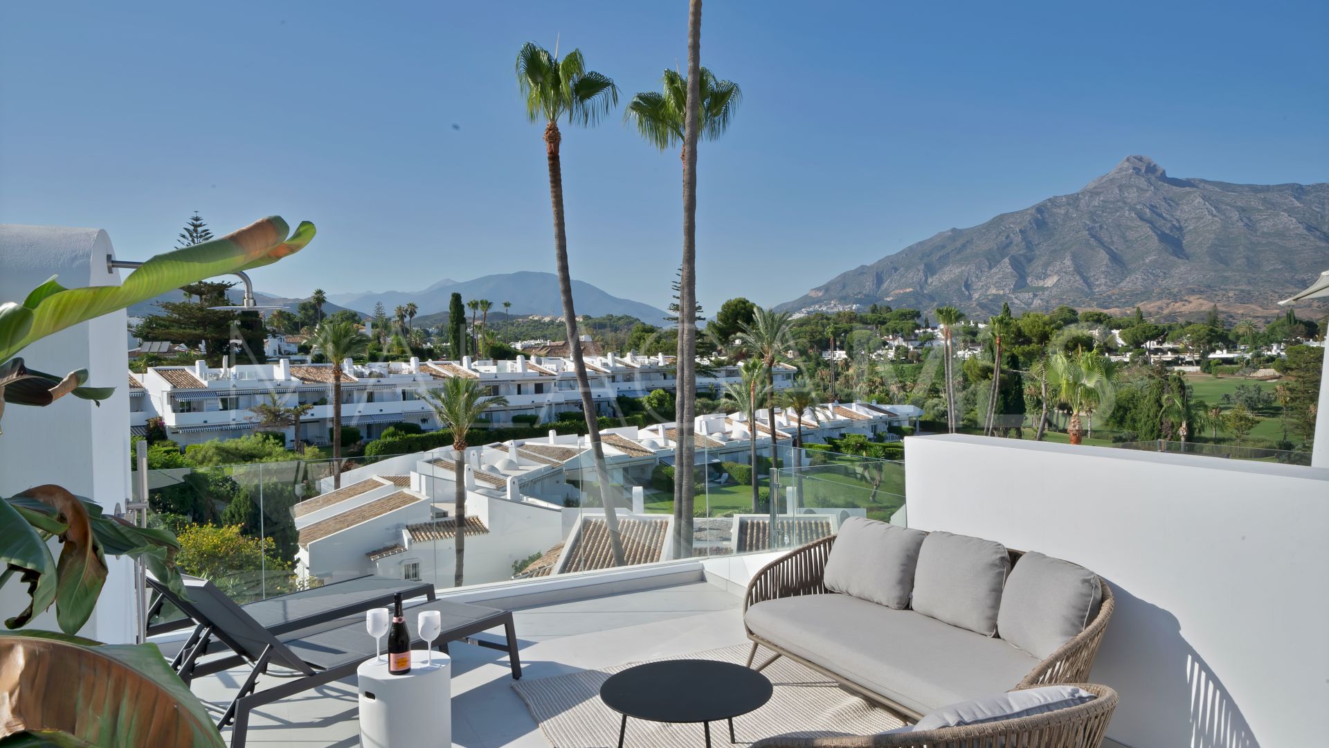 Duplex penthouse for sale in Los Dragos