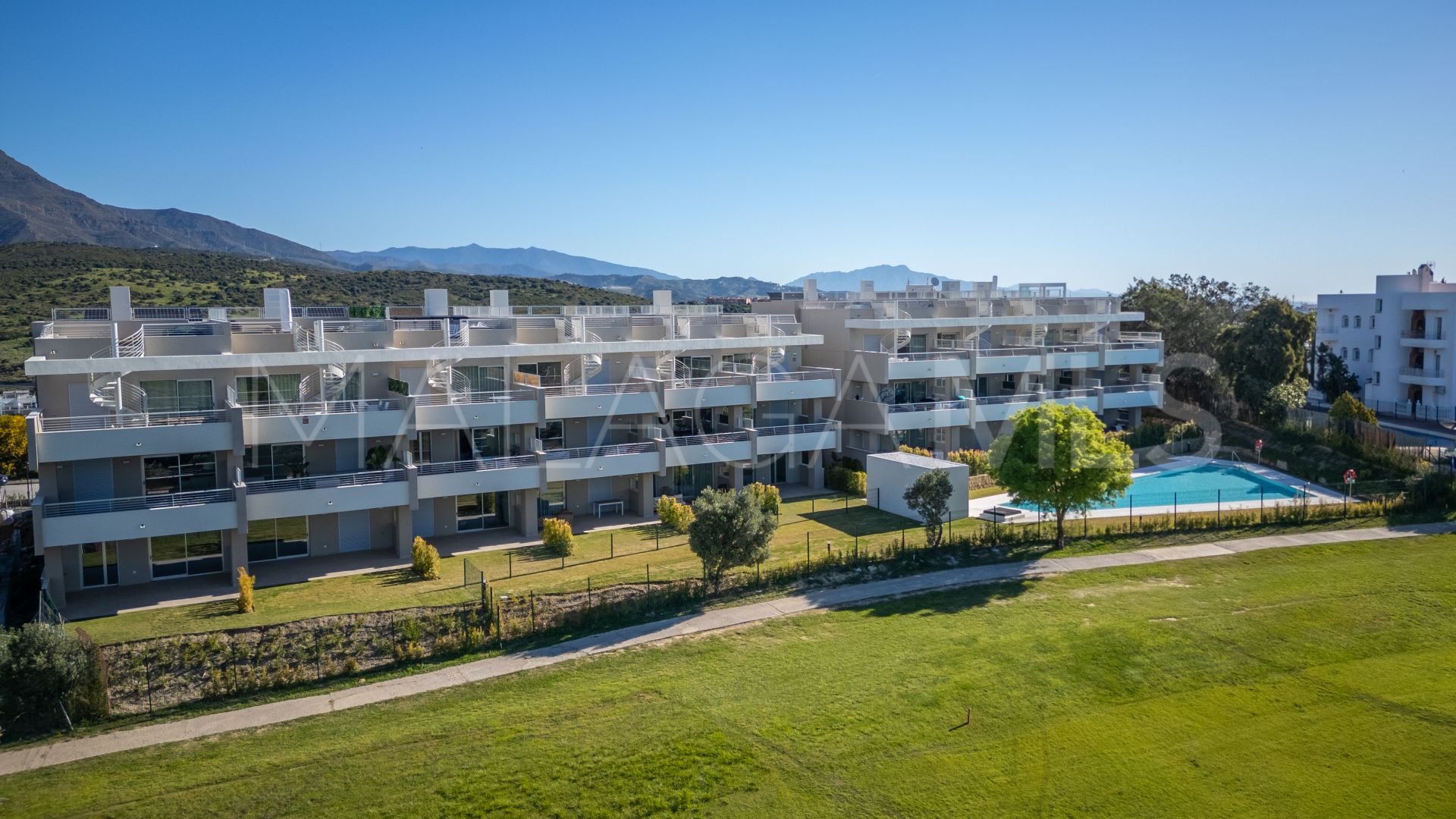 Duplex penthouse for sale in Estepona Golf with 2 bedrooms