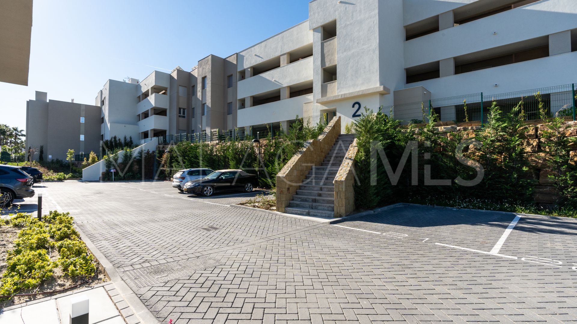 Duplex penthouse for sale in Estepona Golf with 2 bedrooms