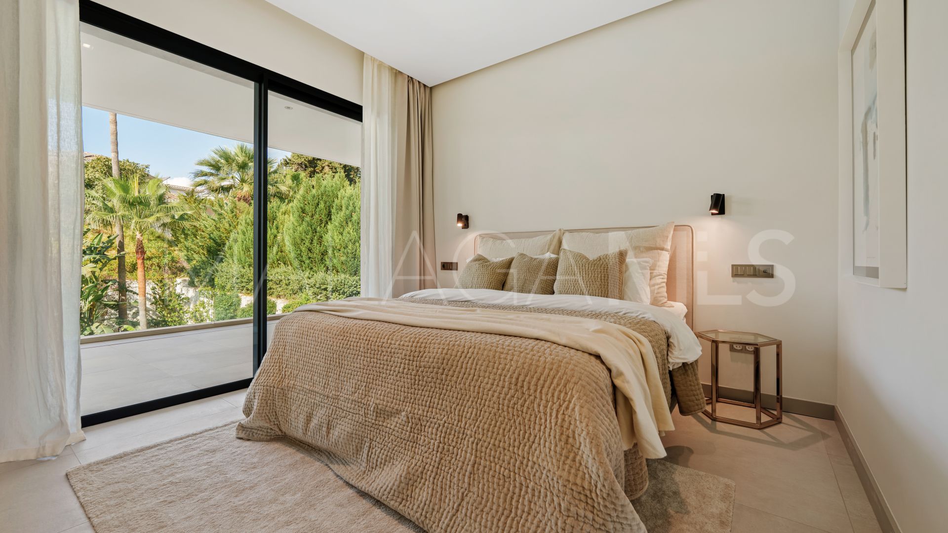 Villa with 5 bedrooms for sale in Nueva Andalucia