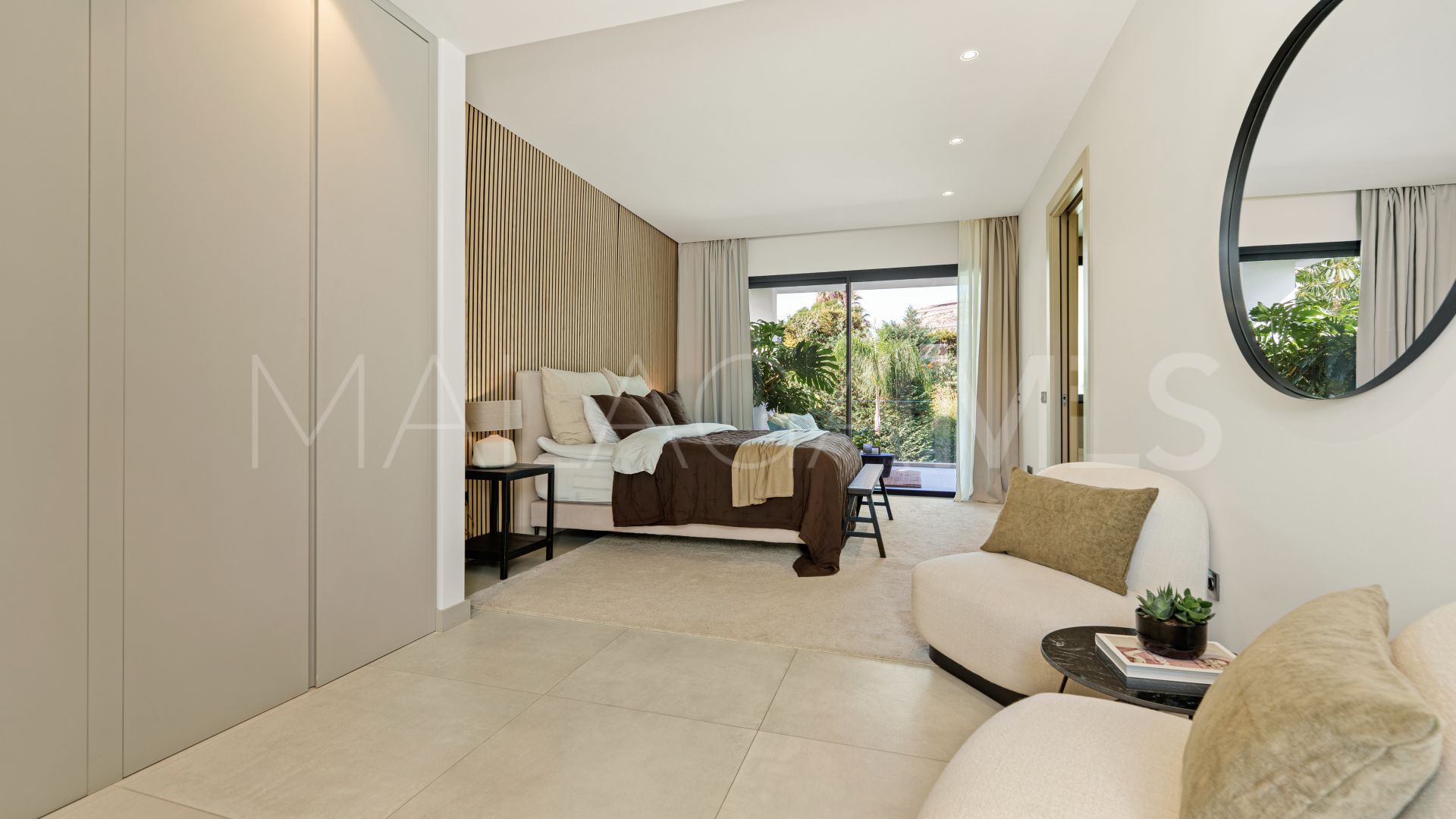 Villa with 5 bedrooms for sale in Nueva Andalucia
