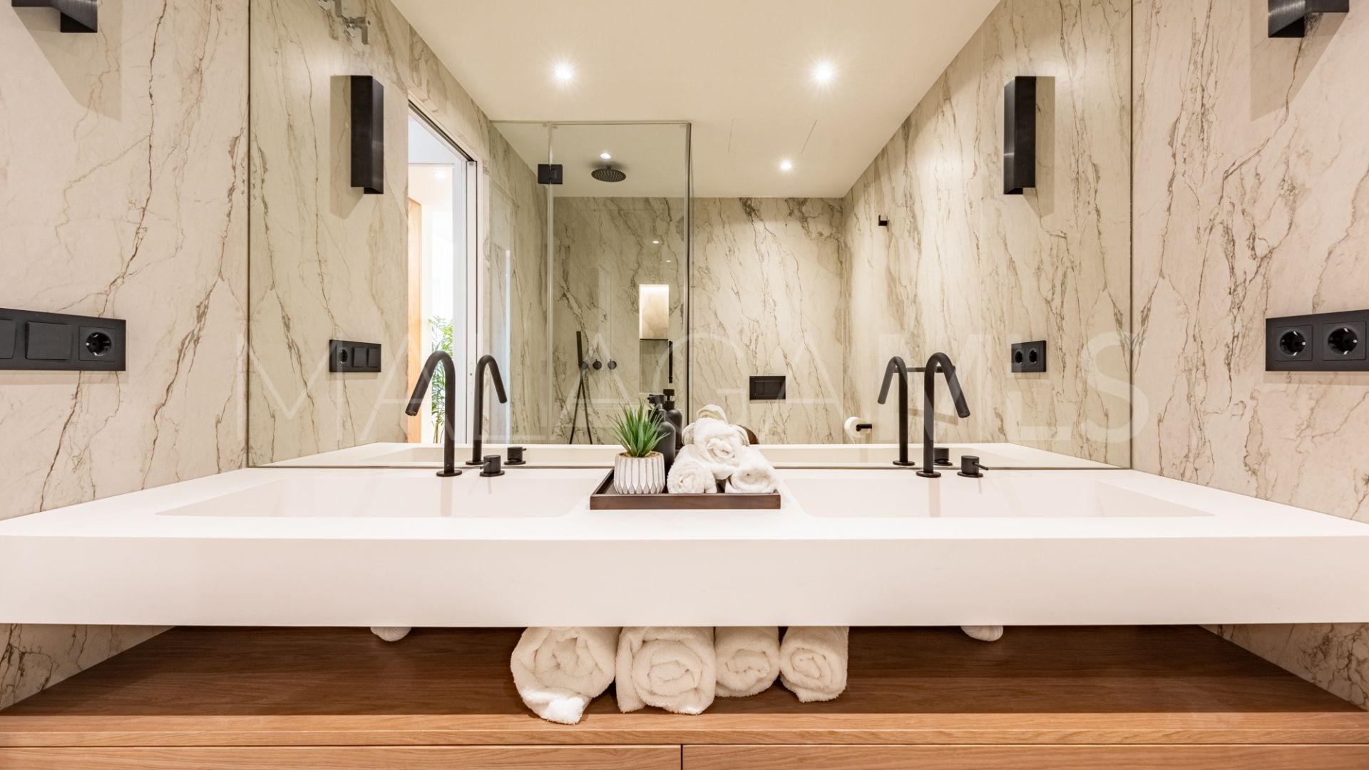 Markplanslägenhet for sale in Alhambra del Mar