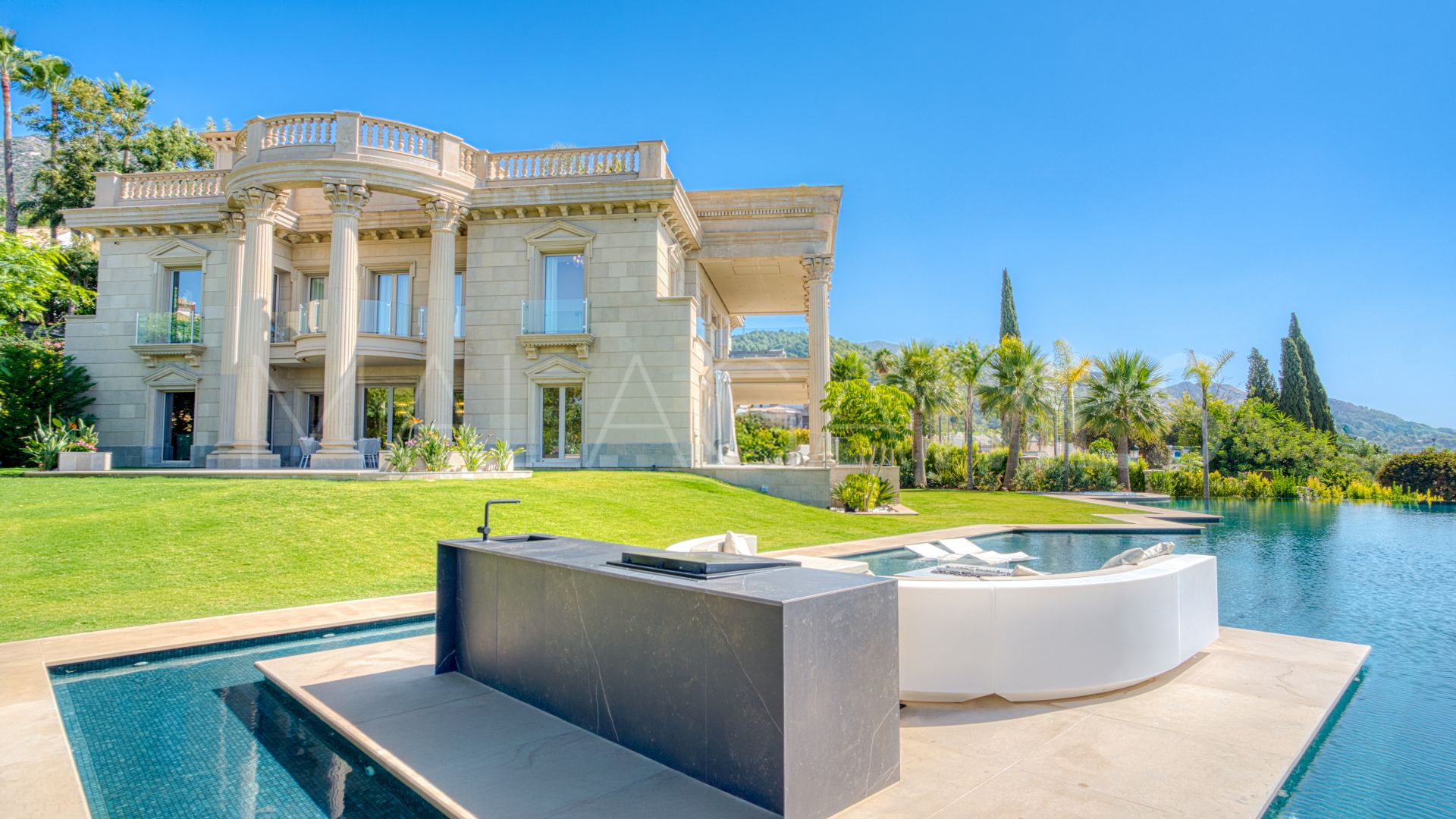 Villa for sale in Sierra Blanca