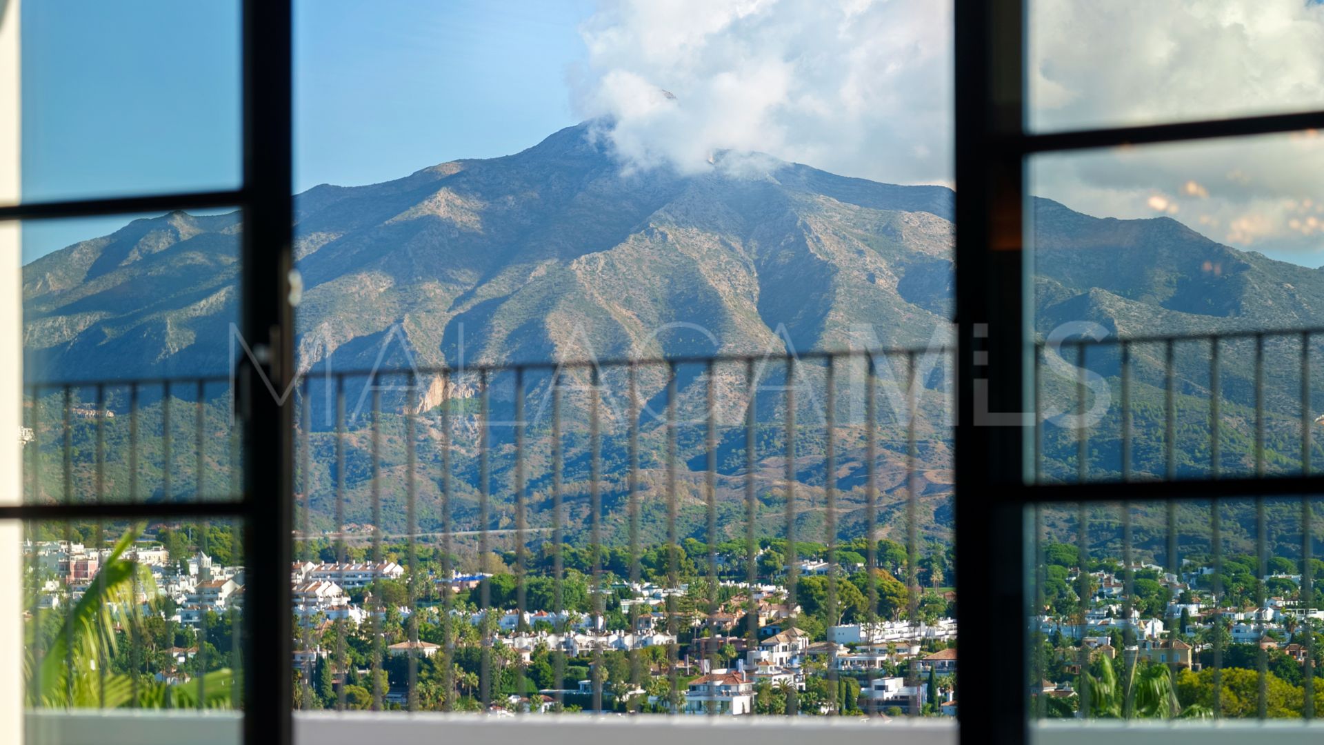 6 bedrooms villa in Nueva Andalucia for sale