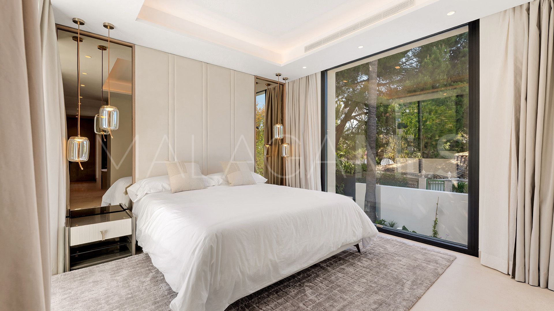 Villa for sale in Las Brisas