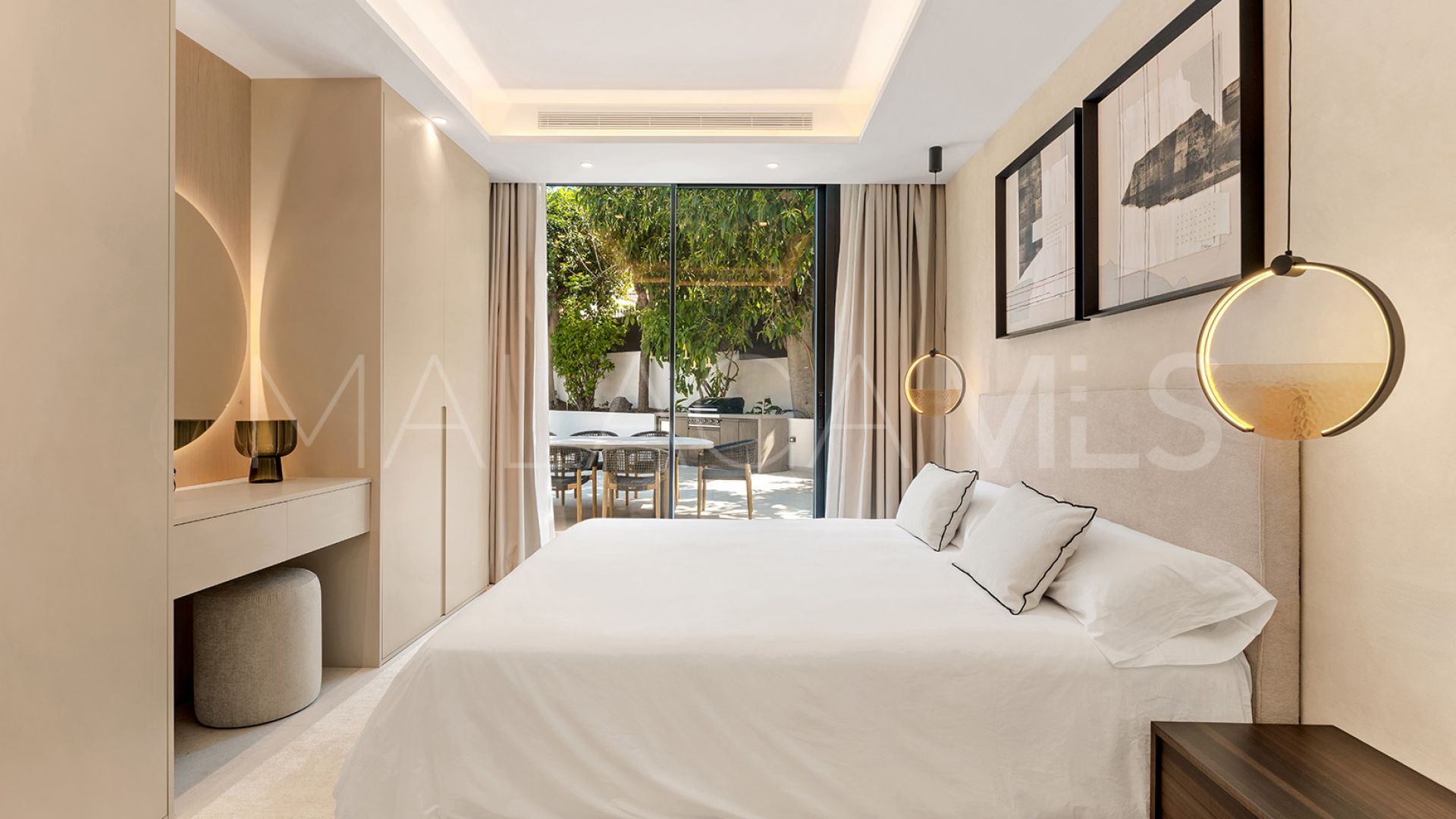 Villa for sale in Las Brisas