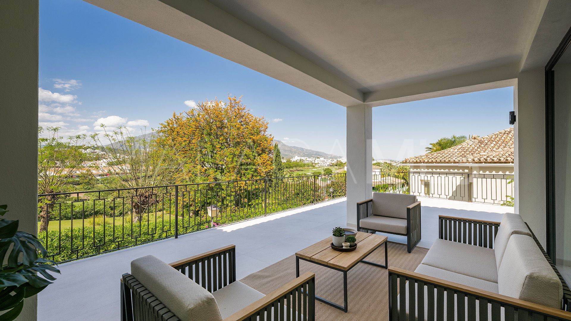 Villa for sale in Las Brisas