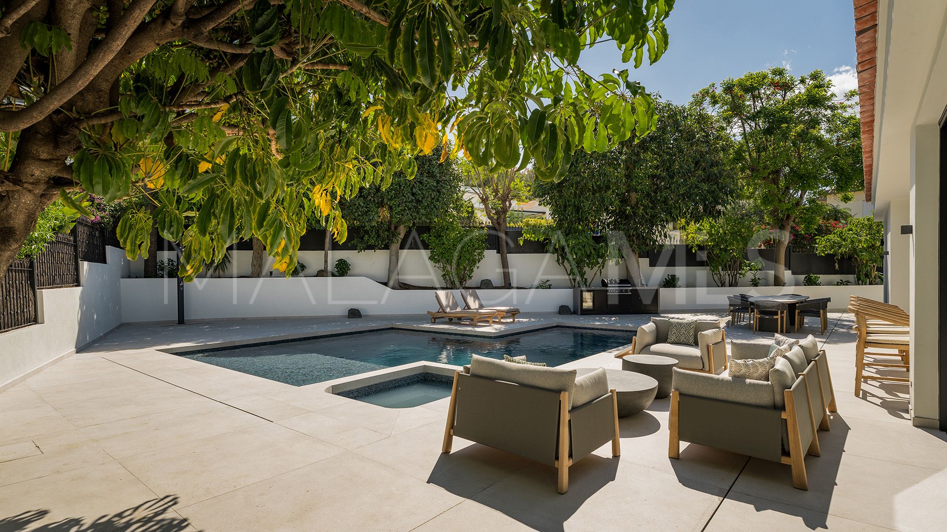 Villa for sale in Las Brisas