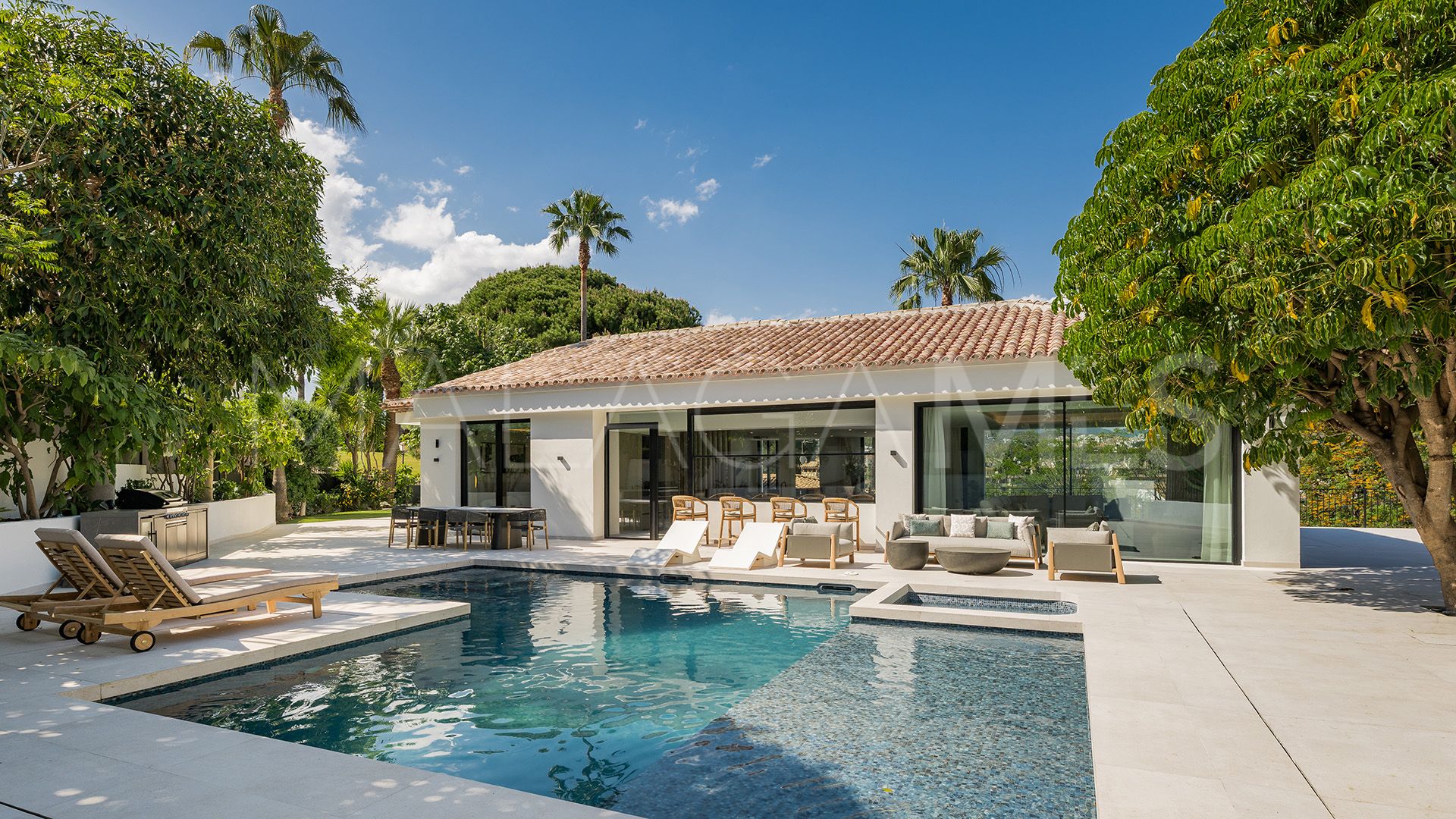 Villa for sale in Las Brisas