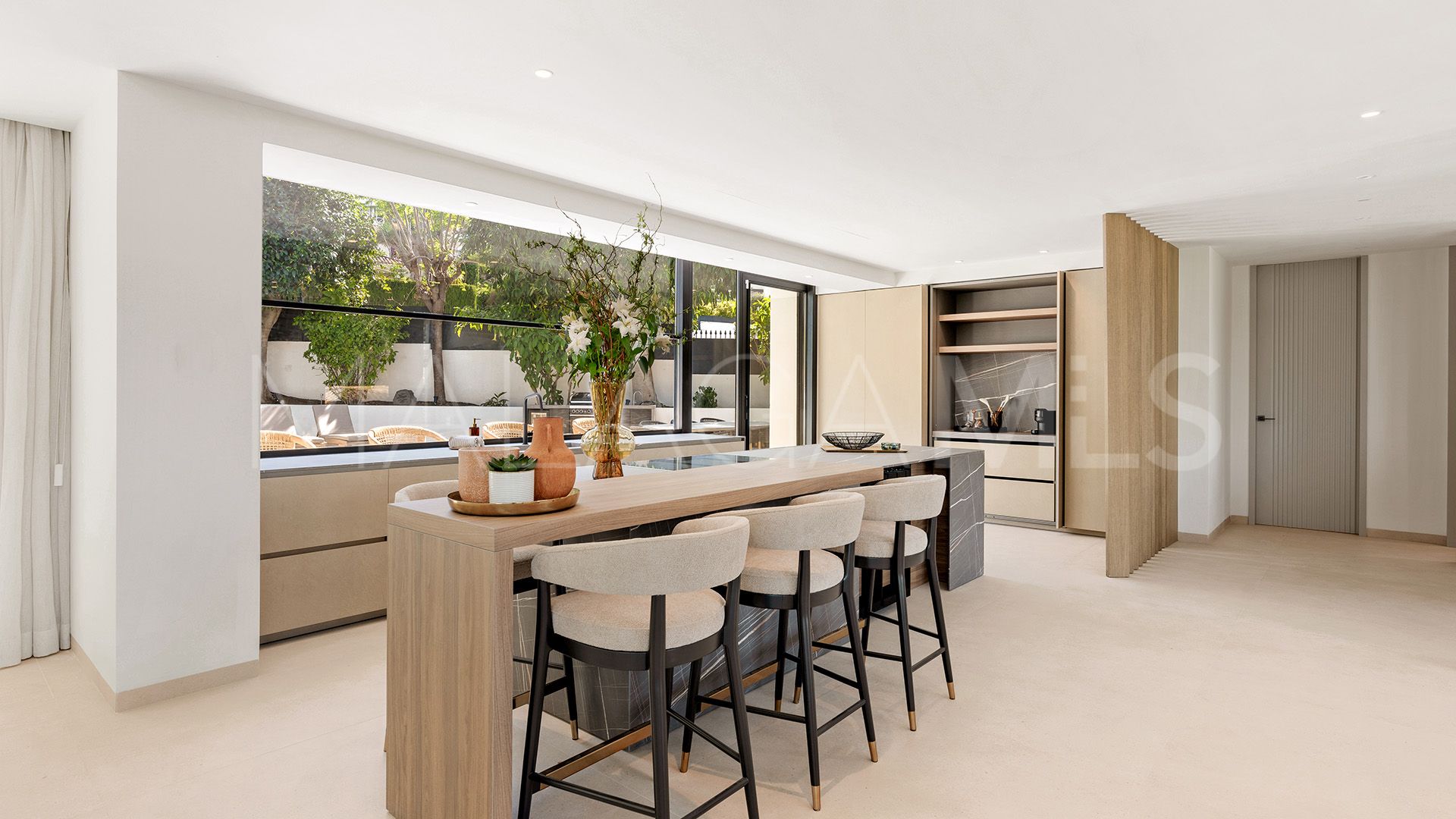 Villa for sale in Las Brisas