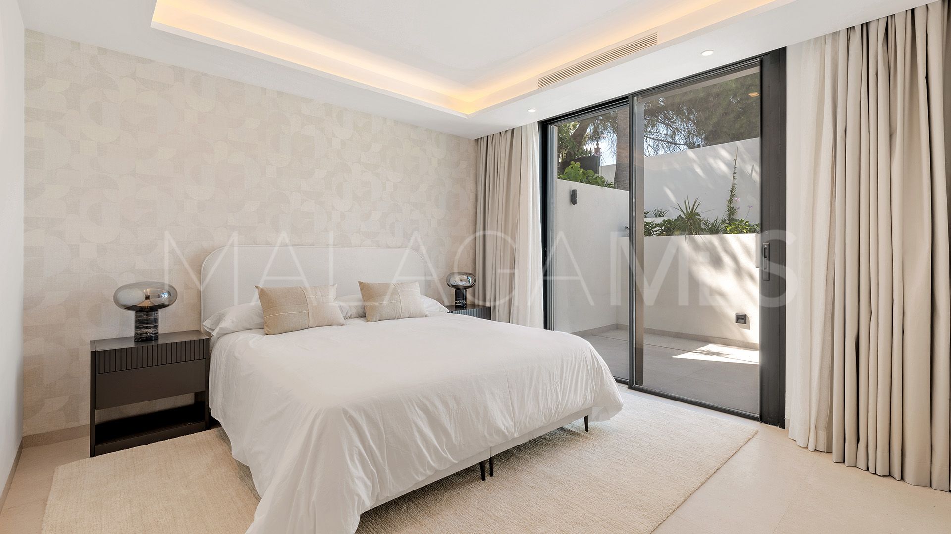 Villa for sale in Las Brisas