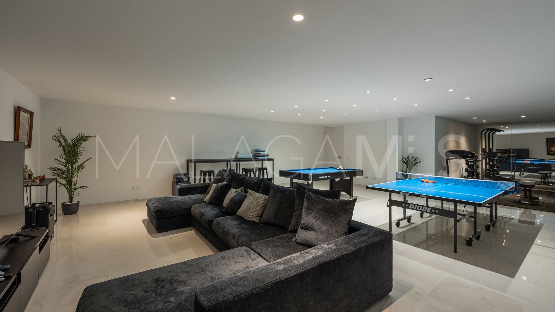 Villa for sale in Los Olivos with 6 bedrooms