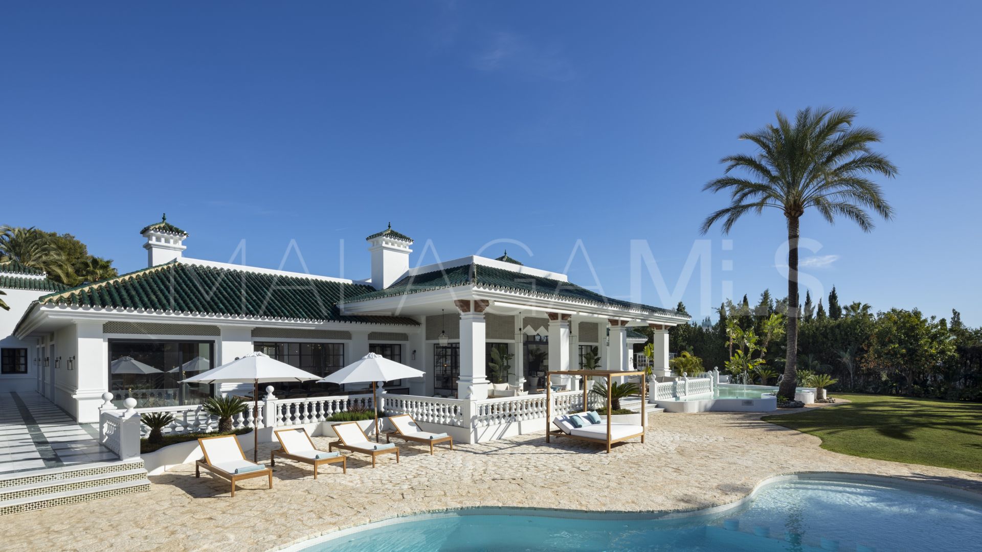 Villa for sale in Nueva Andalucia