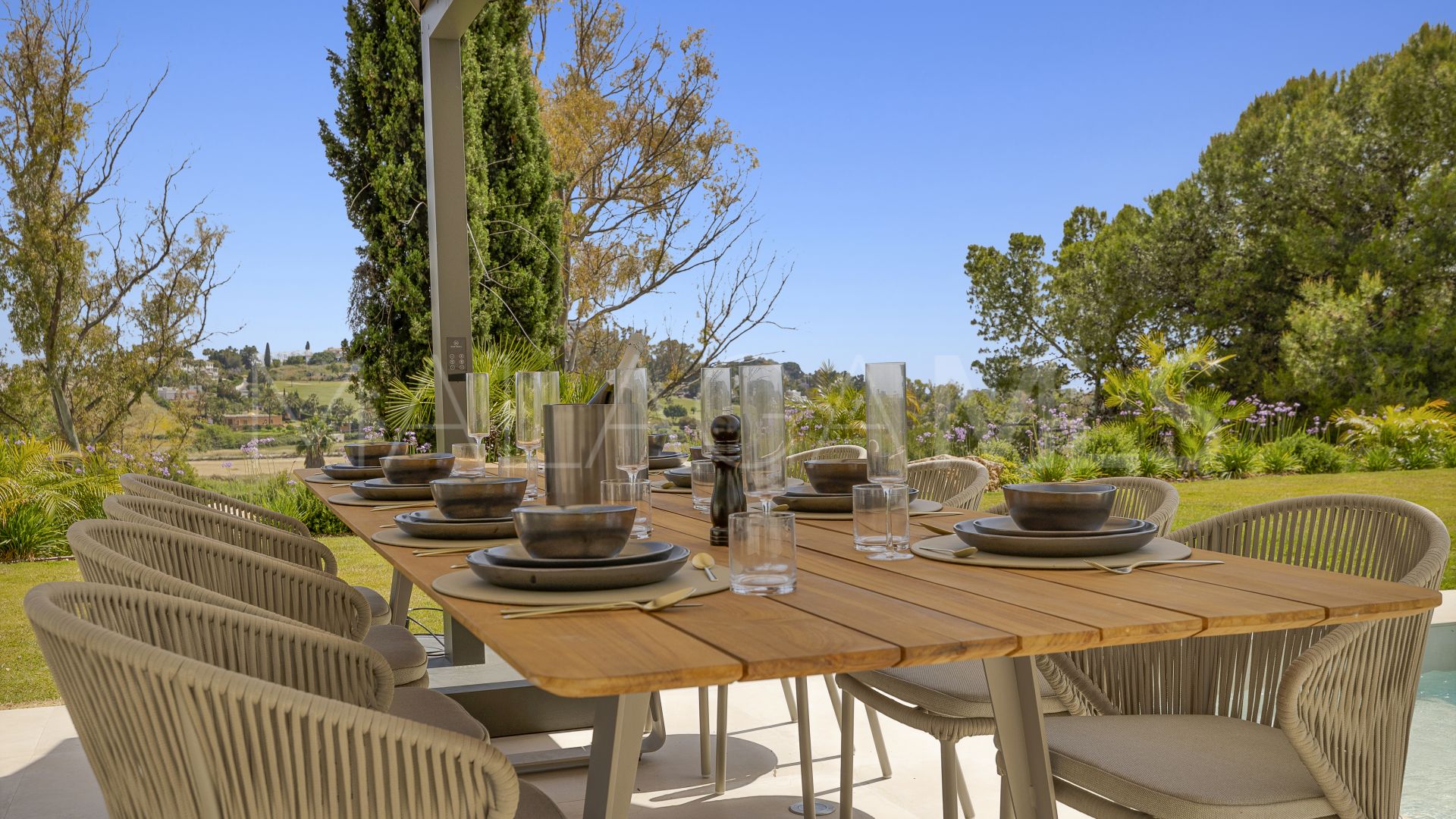 Buy villa de 5 bedrooms in Atalaya Golf