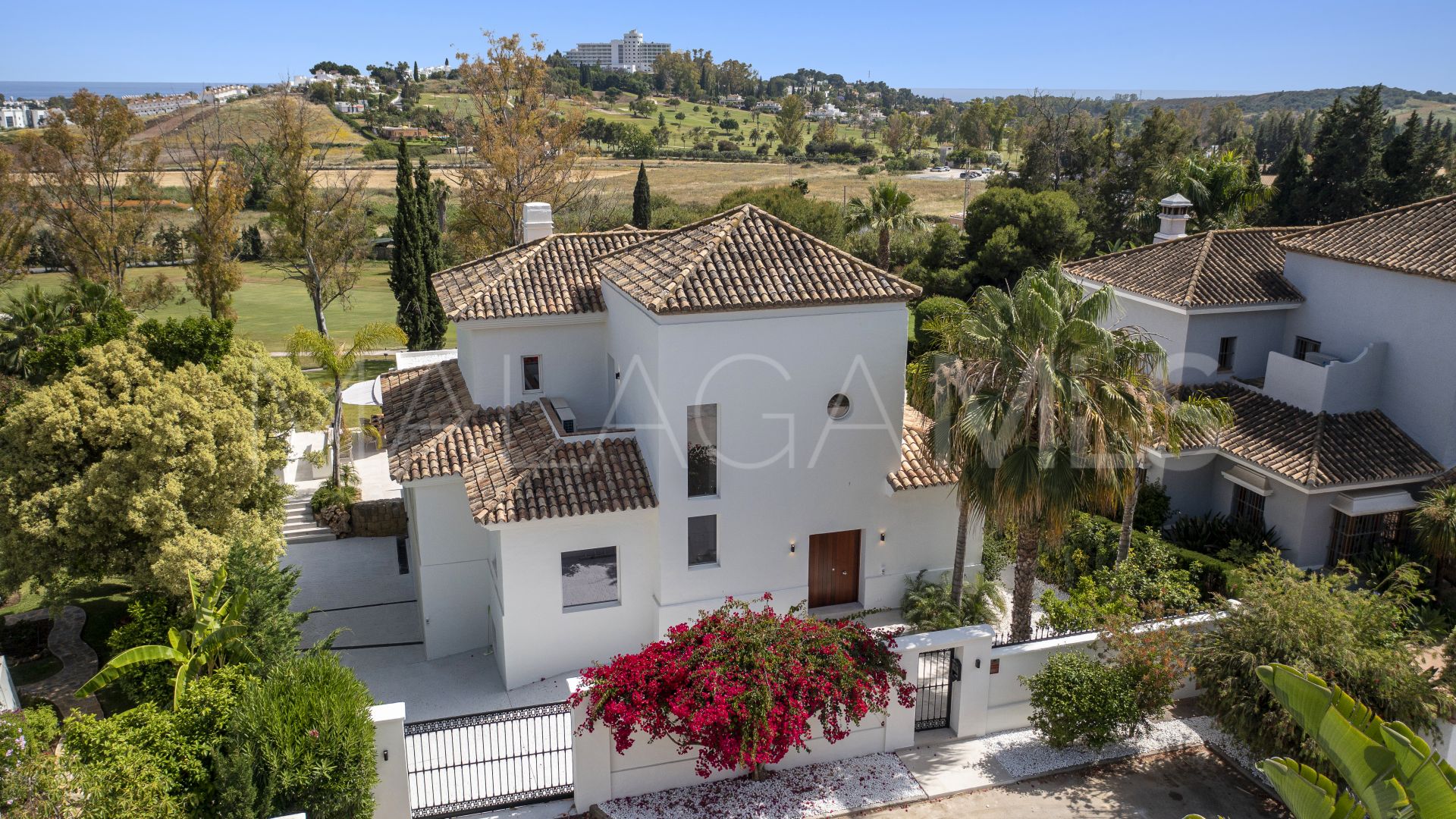 Villa for sale in Atalaya Golf