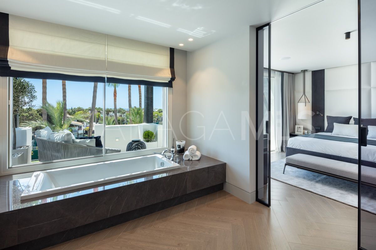 Duplex penthouse for sale in Marbella Golden Mile