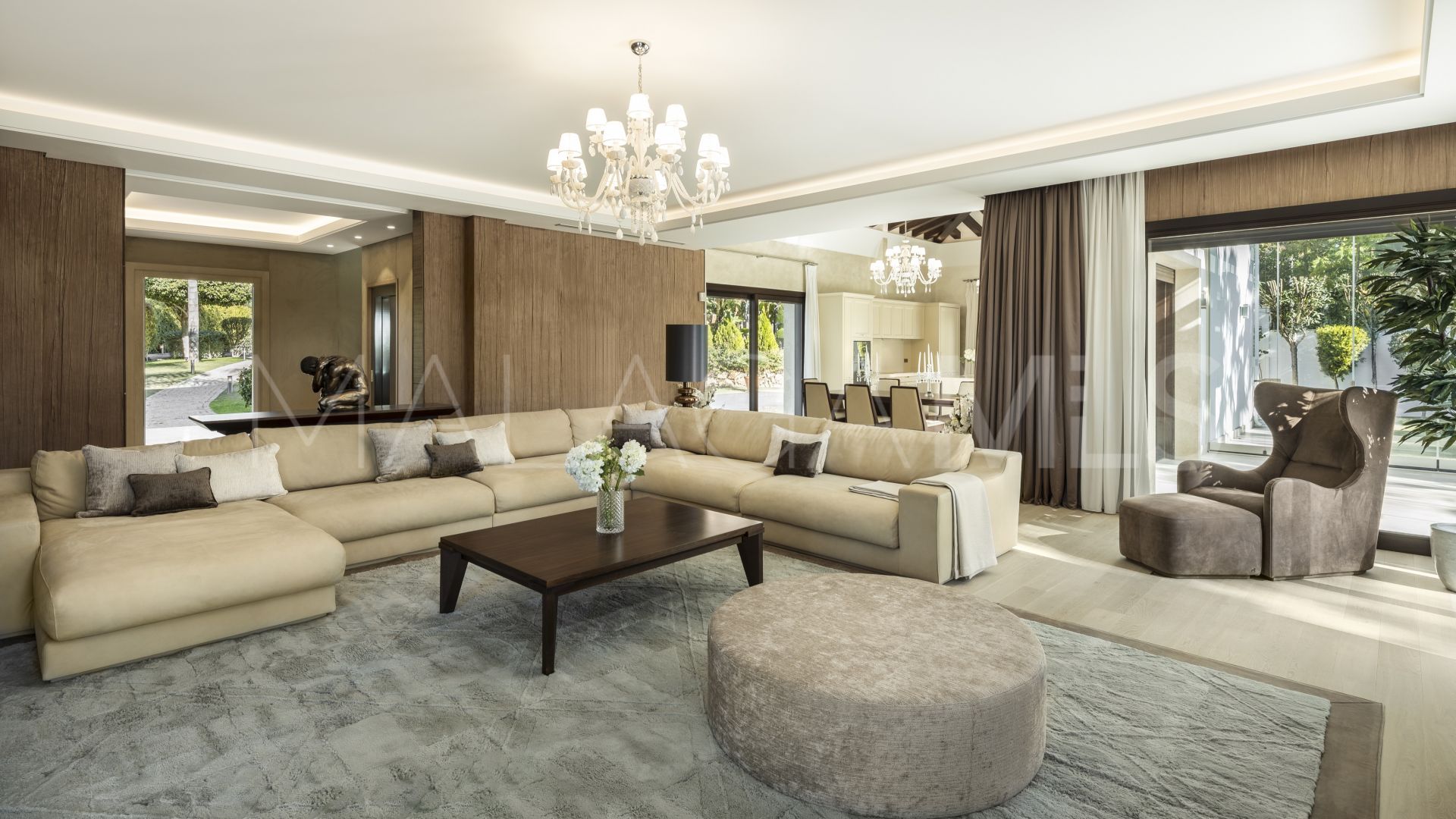 5 bedrooms villa in Nueva Andalucia for sale