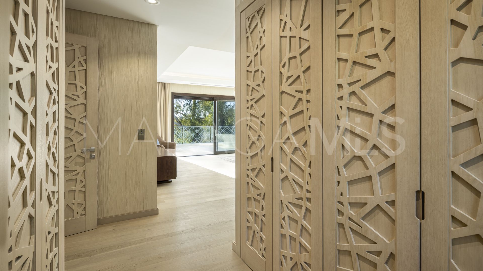 5 bedrooms villa in Nueva Andalucia for sale