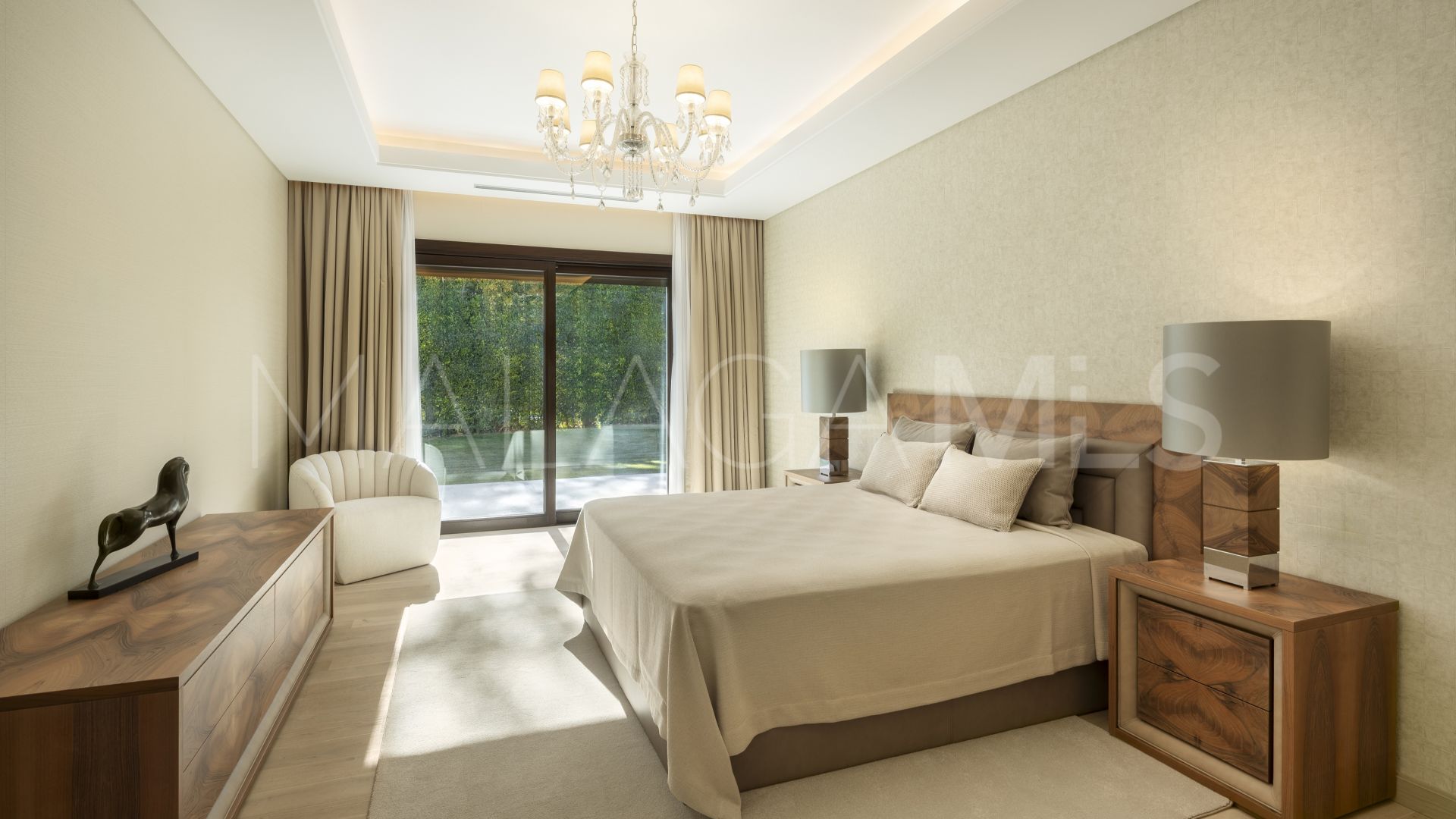 5 bedrooms villa in Nueva Andalucia for sale