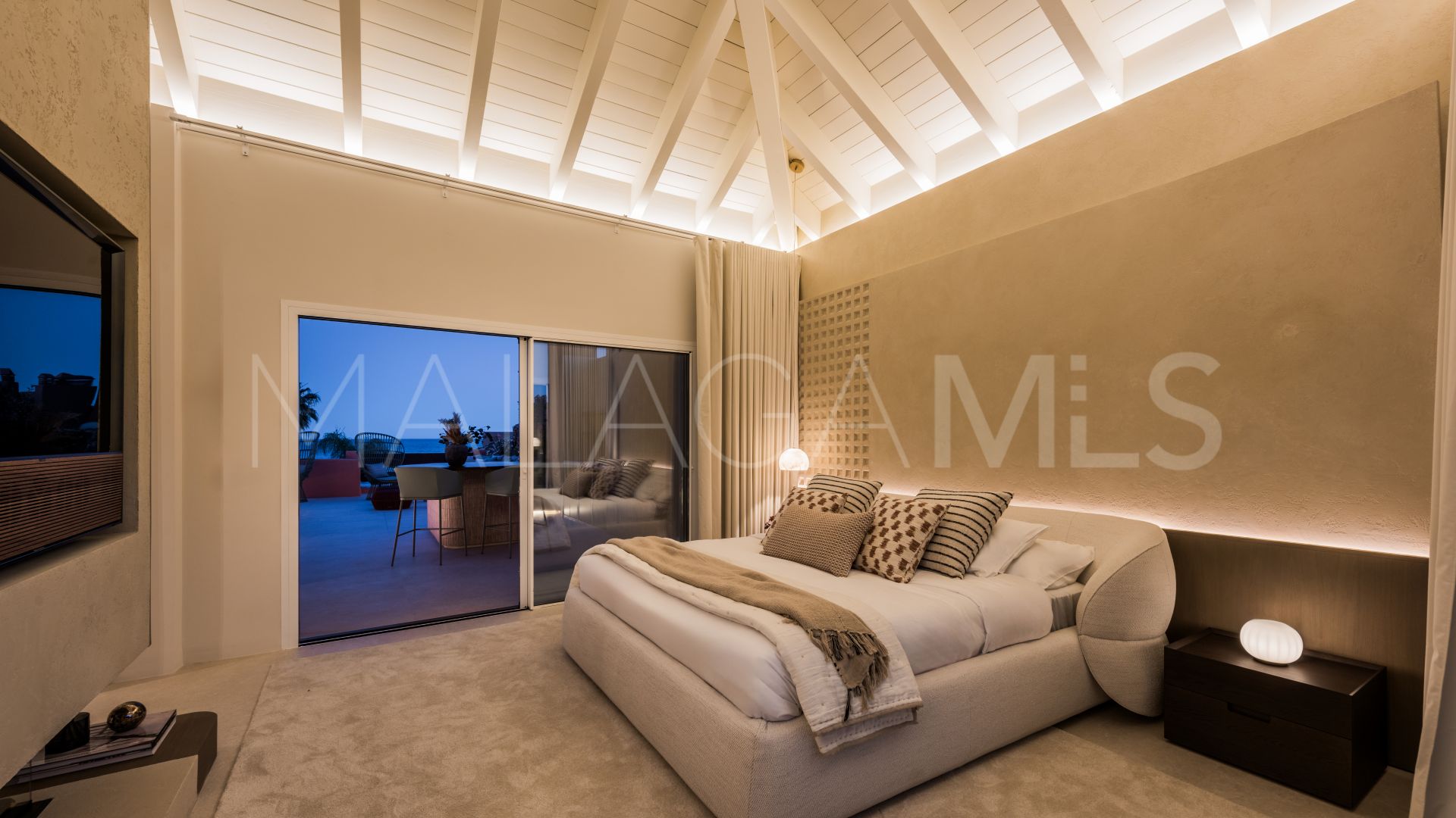 Duplex penthouse with 4 bedrooms for sale in La Reserva de los Monteros