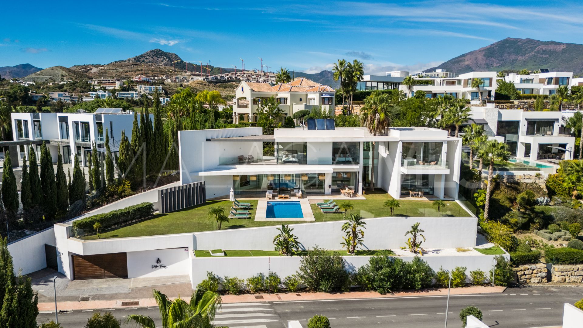 Villa for sale in Benahavis