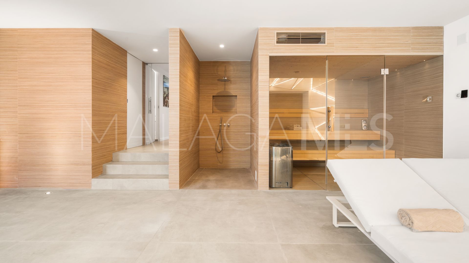 Villa for sale in Beach Side New Golden Mile