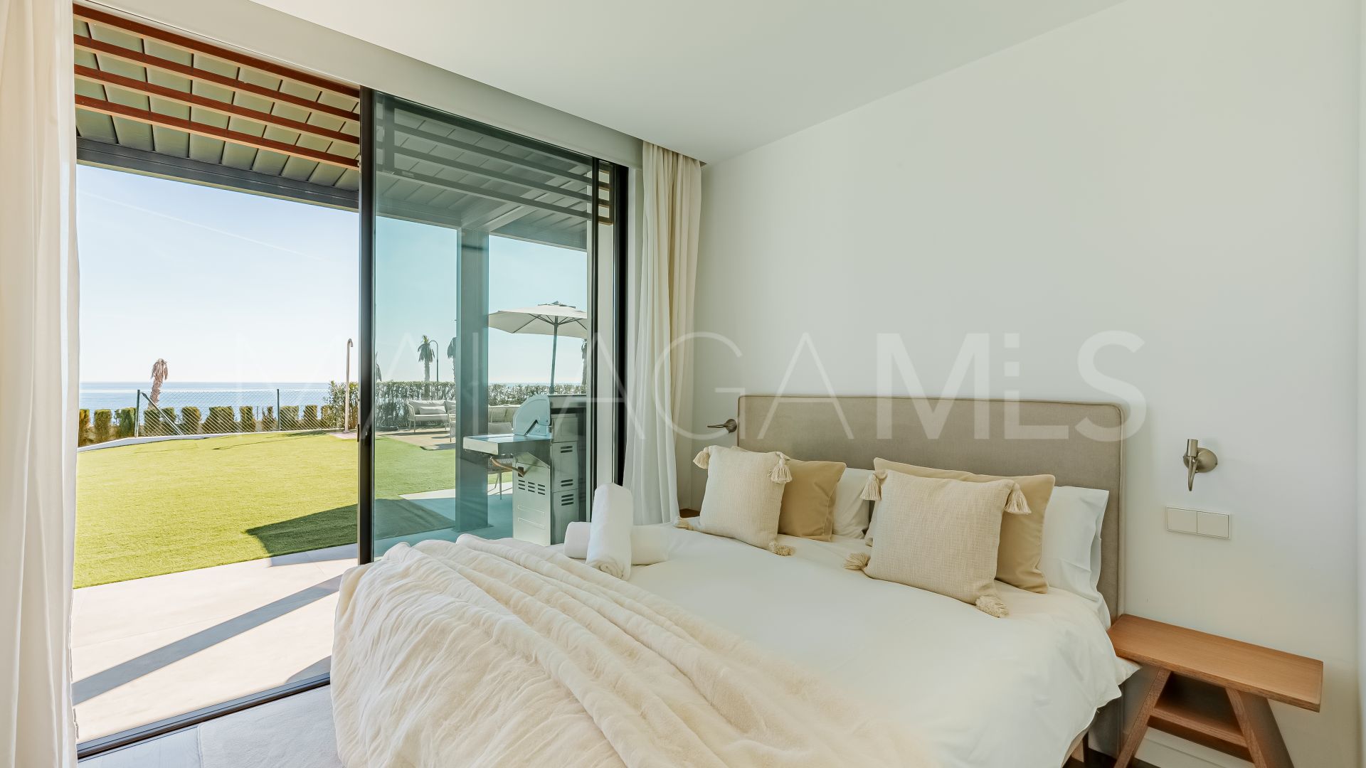 Beach Side New Golden Mile, villa de 5 bedrooms for sale