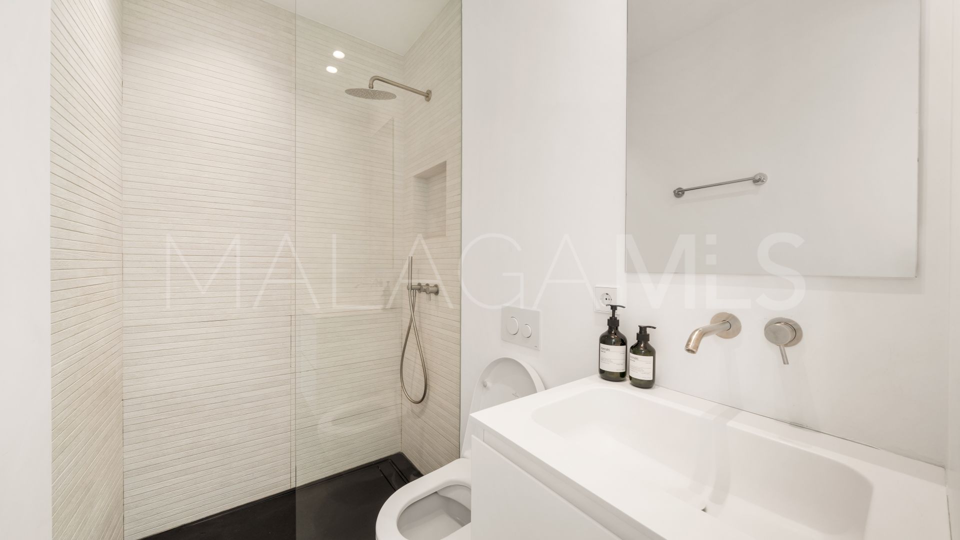 Villa for sale in Beach Side New Golden Mile