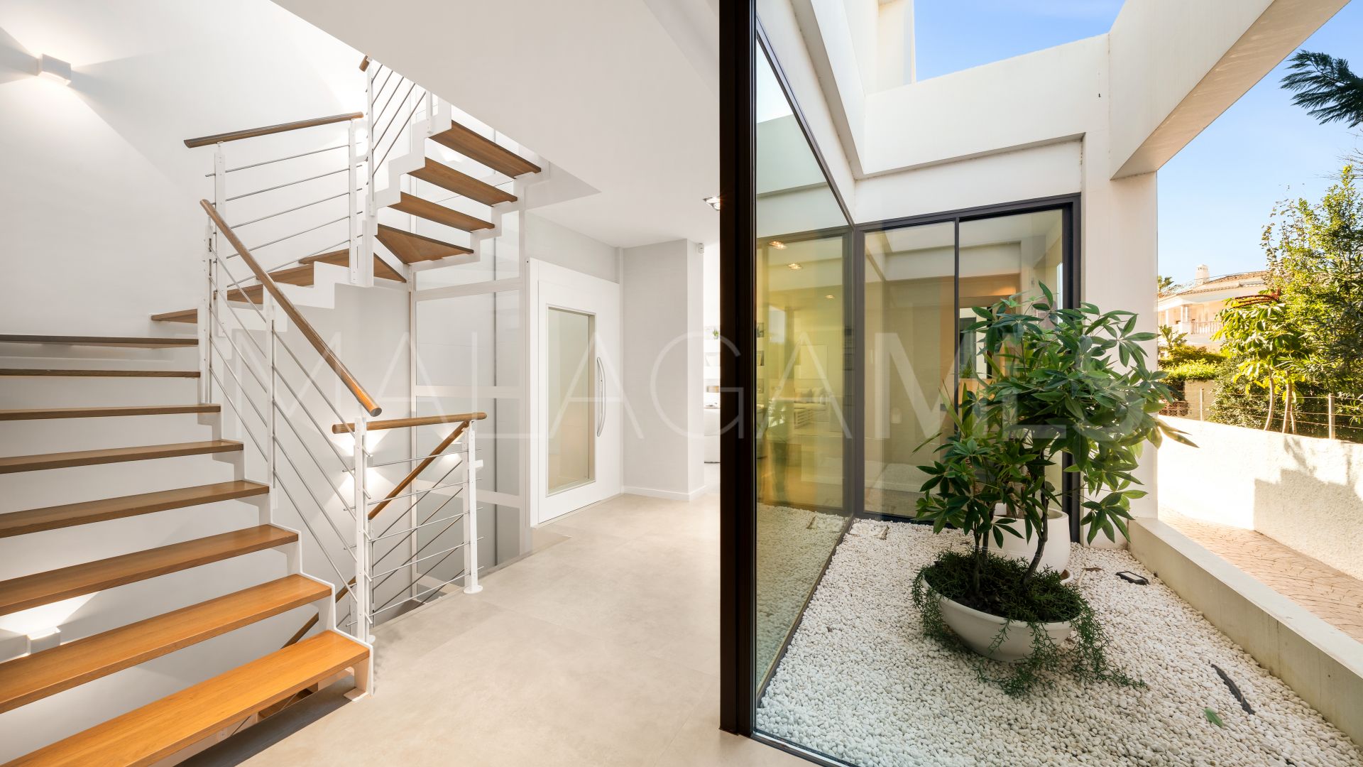 Villa for sale in Beach Side New Golden Mile