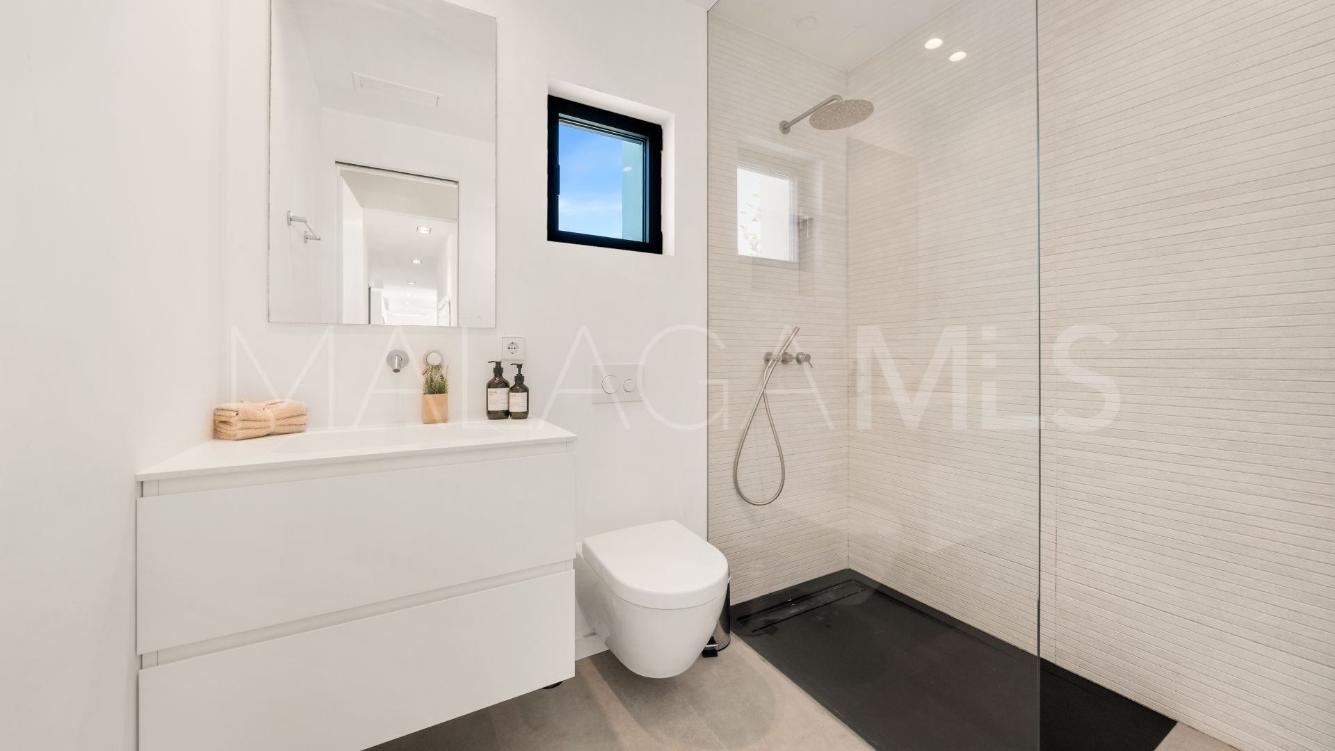 Villa for sale in Beach Side New Golden Mile