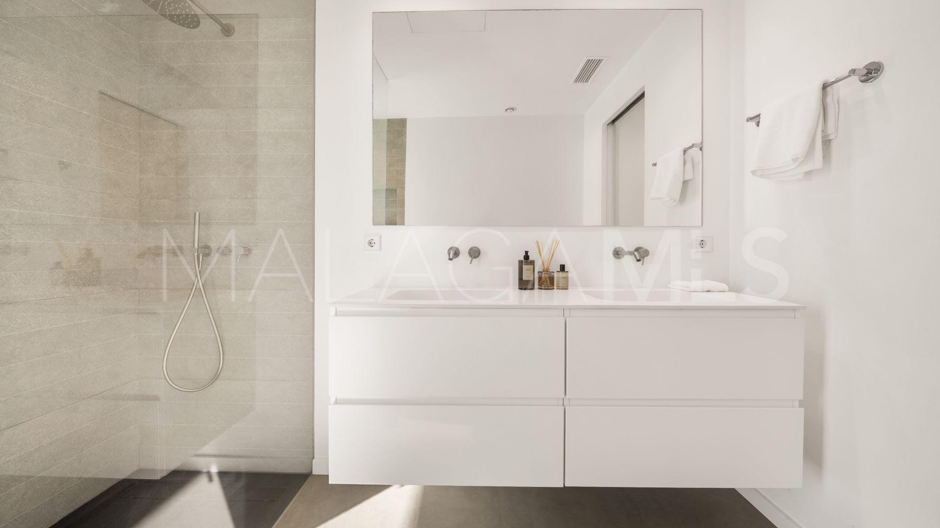 Villa for sale in Beach Side New Golden Mile